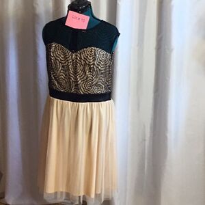 Sleeveless dress with lace top in size 1 XL by MYSTIC
